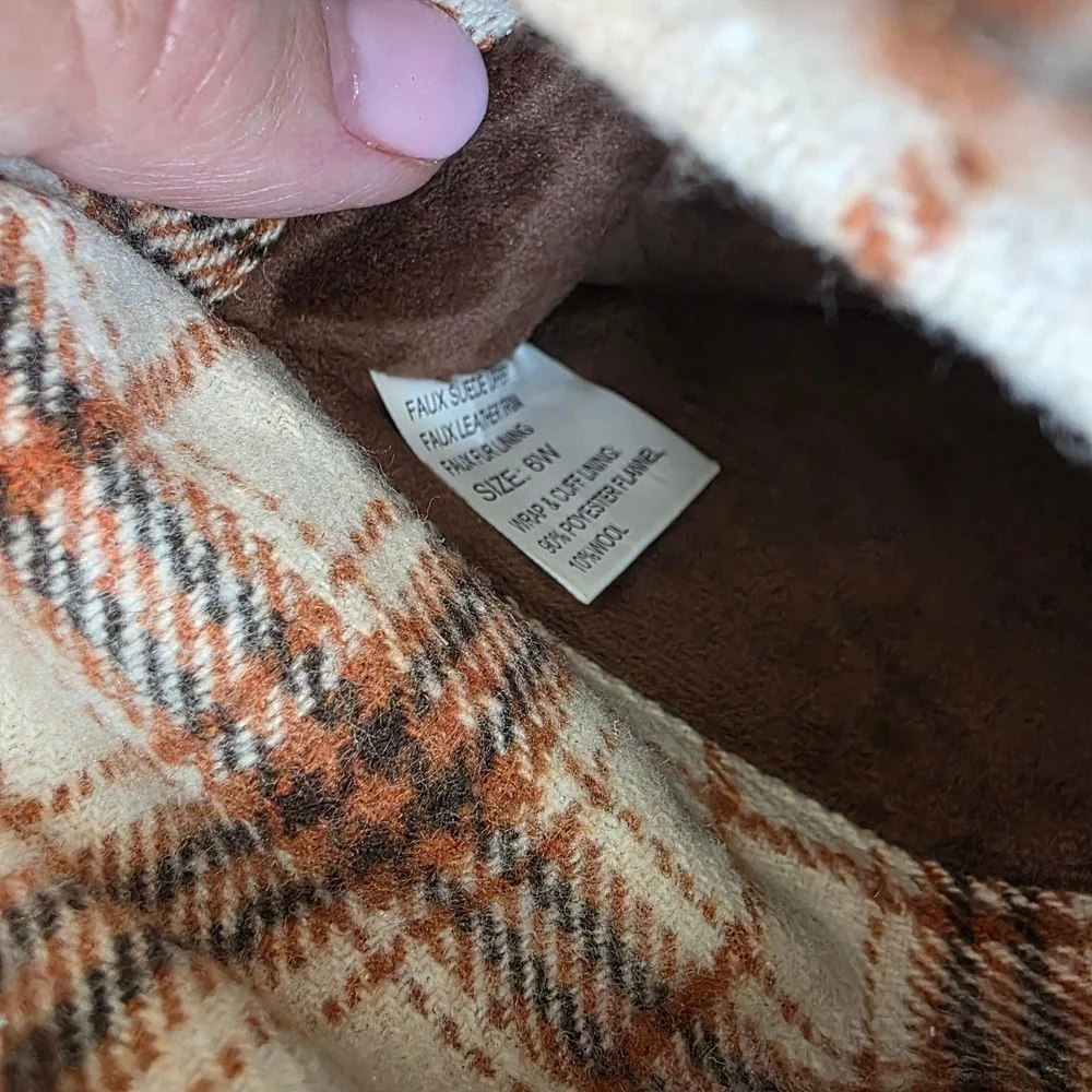 Muk Luks Mid Calf Boots Brown Plaid Flannel Suede Wrap Strap Womens 6 Wide New